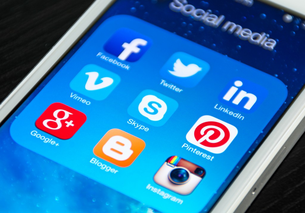 Social media applications on mobile